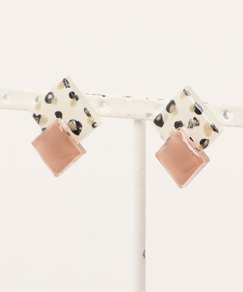 tone(トーン)の「【kun】大人かわいい牛柄ピアス(MA)(ピアス(両耳用)・レディース・グレー/グリーン/イエロー/ピンクベージュ/レッド/ブルー系その他/シルバー/ブラウン/ブルー/ターコイズブルー/パープル/オレンジ/イエローゴールド/ピンク/ブラック・FREE)」の11枚目の写真