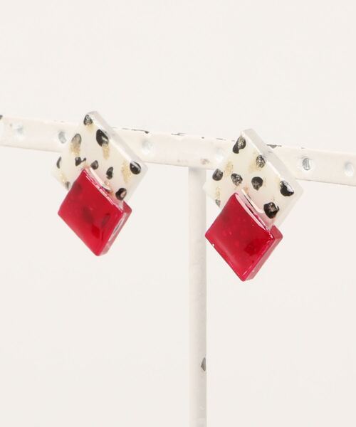 tone(トーン)の「【kun】大人かわいい牛柄ピアス(MA)(ピアス(両耳用)・レディース・グレー/グリーン/イエロー/ピンクベージュ/レッド/ブルー系その他/シルバー/ブラウン/ブルー/ターコイズブルー/パープル/オレンジ/イエローゴールド/ピンク/ブラック・FREE)」の12枚目の写真