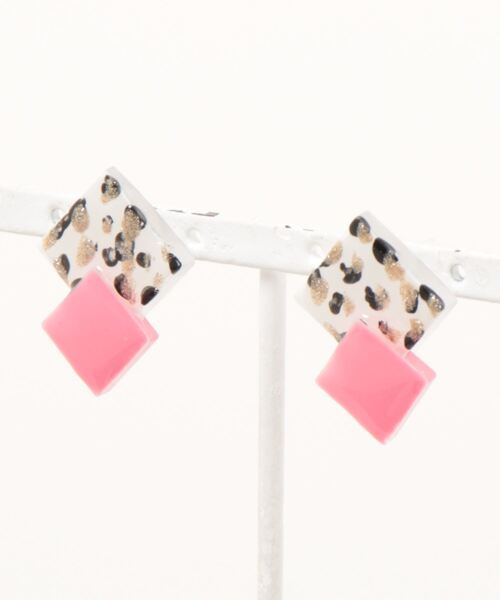 tone(トーン)の「【kun】大人かわいい牛柄ピアス(MA)(ピアス(両耳用)・レディース・グレー/グリーン/イエロー/ピンクベージュ/レッド/ブルー系その他/シルバー/ブラウン/ブルー/ターコイズブルー/パープル/オレンジ/イエローゴールド/ピンク/ブラック・FREE)」の10枚目の写真