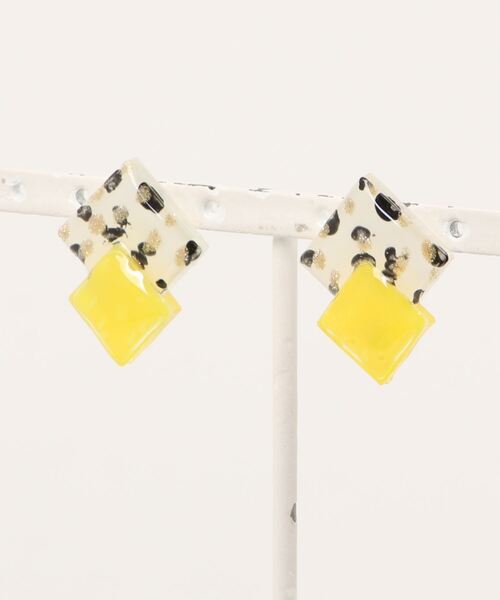 tone(トーン)の「【kun】大人かわいい牛柄ピアス(MA)(ピアス(両耳用)・レディース・グレー/グリーン/イエロー/ピンクベージュ/レッド/ブルー系その他/シルバー/ブラウン/ブルー/ターコイズブルー/パープル/オレンジ/イエローゴールド/ピンク/ブラック・FREE)」の9枚目の写真