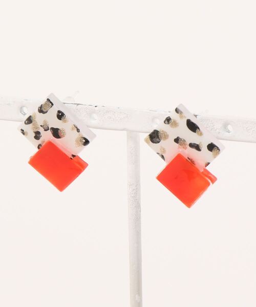 tone(トーン)の「【kun】大人かわいい牛柄ピアス(MA)(ピアス(両耳用)・レディース・グレー/グリーン/イエロー/ピンクベージュ/レッド/ブルー系その他/シルバー/ブラウン/ブルー/ターコイズブルー/パープル/オレンジ/イエローゴールド/ピンク/ブラック・FREE)」の13枚目の写真