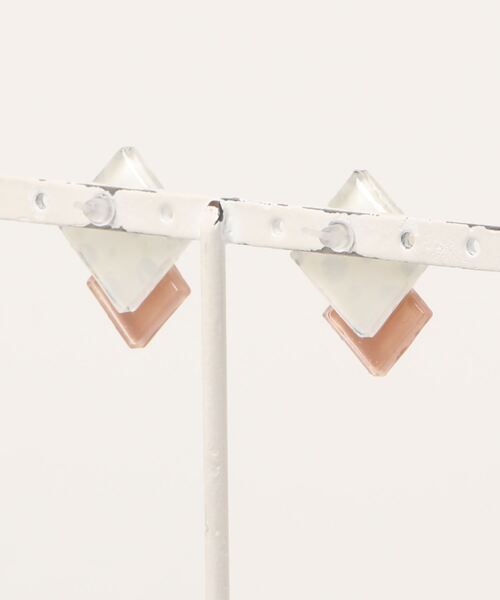 tone(トーン)の「【kun】大人かわいい牛柄ピアス(MA)(ピアス(両耳用)・レディース・グレー/グリーン/イエロー/ピンクベージュ/レッド/ブルー系その他/シルバー/ブラウン/ブルー/ターコイズブルー/パープル/オレンジ/イエローゴールド/ピンク/ブラック・FREE)」の16枚目の写真