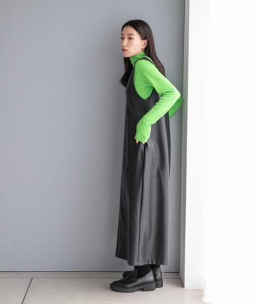 LOWRYS FARM（ローリーズファーム）の「エコレザージャンパースカート　165024（ワンピース・レディース・ブラック/アイボリー・FREE）」の3枚目の写真