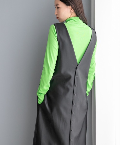 LOWRYS FARM（ローリーズファーム）の「エコレザージャンパースカート　165024（ワンピース・レディース・ブラック/アイボリー・FREE）」の5枚目の写真