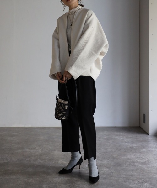 Bonjour Sagan(ボンジュールサガン)の「ウールライクコクーンコート(ノーカラーコート・レディース・キナリ/ネイビー/グレイッシュベージュ・FREE)」の4枚目の写真