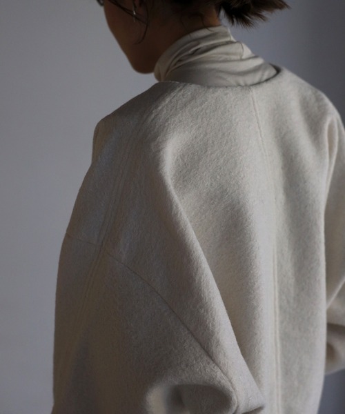 Bonjour Sagan(ボンジュールサガン)の「ウールライクコクーンコート(ノーカラーコート・レディース・キナリ/ネイビー/グレイッシュベージュ・FREE)」の12枚目の写真