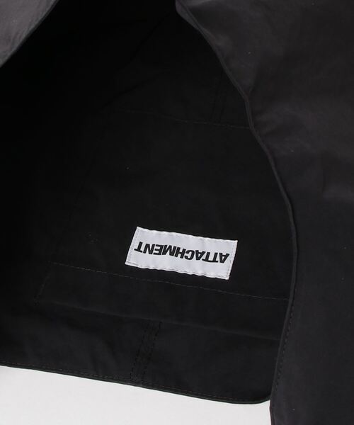 ATTACHMENT(アタッチメント)の「PE / NYマットクロス ショルダーショッピングバッグ / PE / NY MAT CLOTH SHOULDER SHOPPING BAG(ショルダーバッグ・メンズ・ブラック・FREE)」の7枚目の写真