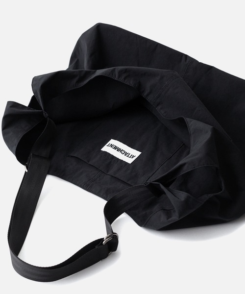 ATTACHMENT(アタッチメント)の「PE / NYマットクロス ショルダーショッピングバッグ / PE / NY MAT CLOTH SHOULDER SHOPPING BAG(ショルダーバッグ・メンズ・ブラック・FREE)」の8枚目の写真
