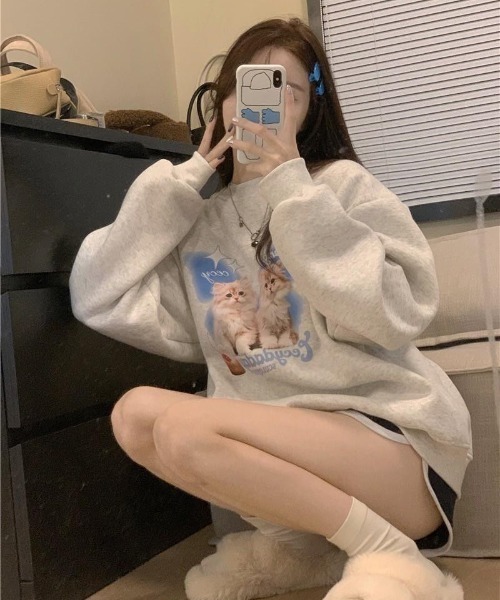 almo(アルモ)の「子猫とカップケーキ裏起毛ビッグスエット(BQ)(スウェット・レディース・ベージュ/アイボリー/グレー・FREE)」の5枚目の写真