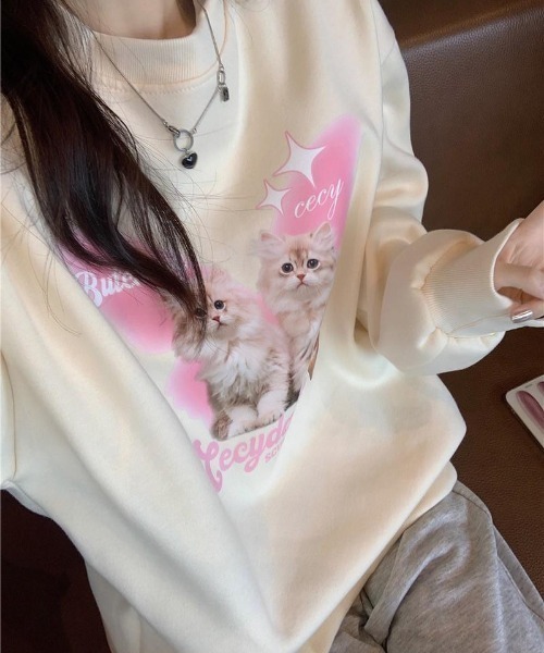 almo(アルモ)の「子猫とカップケーキ裏起毛ビッグスエット(BQ)(スウェット・レディース・ベージュ/アイボリー/グレー・FREE)」の7枚目の写真