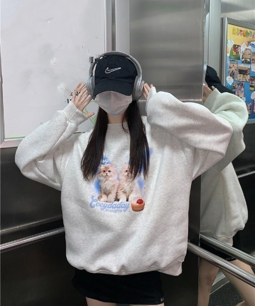almo(アルモ)の「子猫とカップケーキ裏起毛ビッグスエット(BQ)(スウェット・レディース・ベージュ/アイボリー/グレー・FREE)」の10枚目の写真