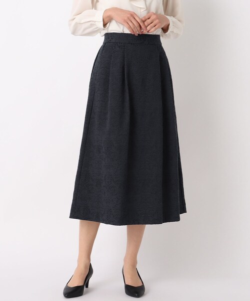 LAURA ASHLEY(ローラアシュレイ)の「【セレモニー対応/同素材ジャケットあり/洗える】ダマスクジャカードタックスカート(スカート・レディース・ネイビー系8・38/40)」の1枚目の写真