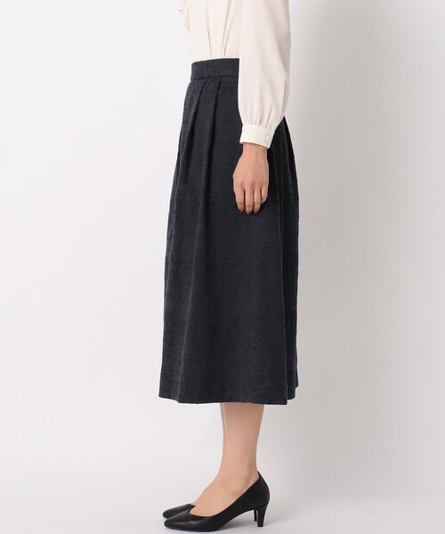 LAURA ASHLEY(ローラアシュレイ)の「【セレモニー対応/同素材ジャケットあり/洗える】ダマスクジャカードタックスカート(スカート・レディース・ネイビー系8・38/40)」の3枚目の写真