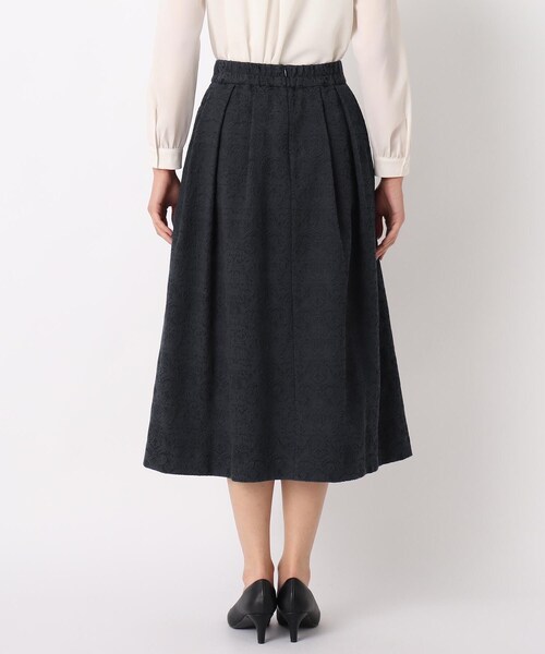 LAURA ASHLEY(ローラアシュレイ)の「【セレモニー対応/同素材ジャケットあり/洗える】ダマスクジャカードタックスカート(スカート・レディース・ネイビー系8・38/40)」の4枚目の写真