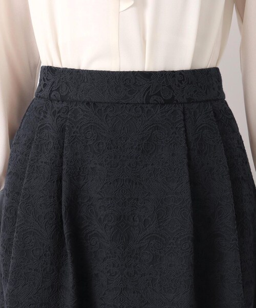 LAURA ASHLEY(ローラアシュレイ)の「【セレモニー対応/同素材ジャケットあり/洗える】ダマスクジャカードタックスカート(スカート・レディース・ネイビー系8・38/40)」の5枚目の写真