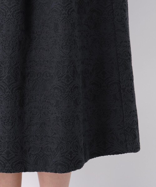 LAURA ASHLEY(ローラアシュレイ)の「【セレモニー対応/同素材ジャケットあり/洗える】ダマスクジャカードタックスカート(スカート・レディース・ネイビー系8・38/40)」の8枚目の写真