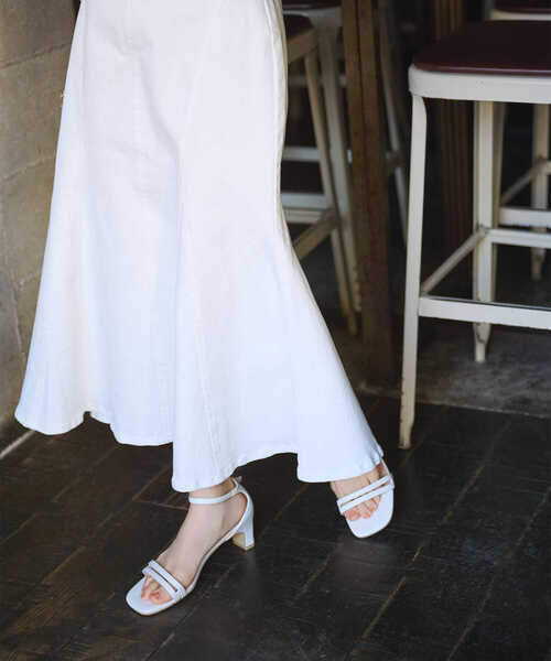 NATURAL BEAUTY BASIC（ナチュラルビューティーベーシック）の「デニムマーメイドスカート（デニムスカート・レディース・ネイビー/オフホワイト・SMALL/MEDIUM）」の3枚目の写真