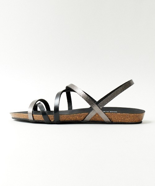 PLAKTON（プラクトン）の「[PLAKTON/プラクトン] 別注 クロスストラップサンダル（サンダル・レディース・ブラック/ベージュ・38/36/37）」の6枚目の写真