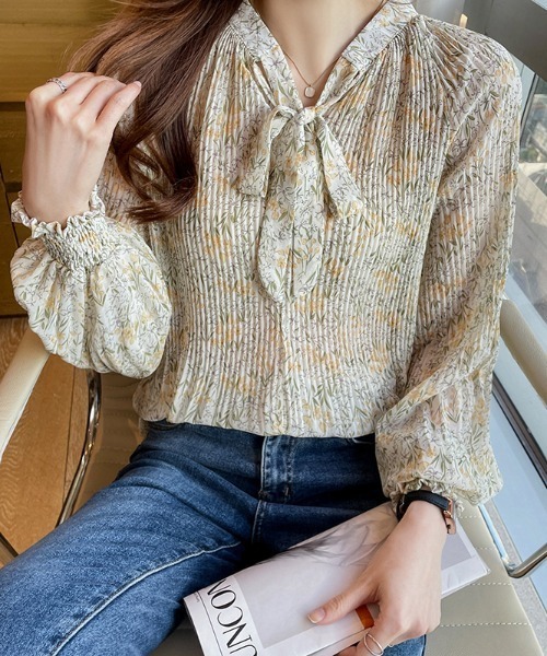 AMAJI(アマジ)の「リボンカラー花柄長袖ブラウス(シャツ/ブラウス・レディース・オフホワイト/ピンク/ブルー・SMALL/MEDIUM/LARGE)」の7枚目の写真