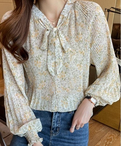 AMAJI(アマジ)の「リボンカラー花柄長袖ブラウス(シャツ/ブラウス・レディース・オフホワイト/ピンク/ブルー・SMALL/MEDIUM/LARGE)」の6枚目の写真