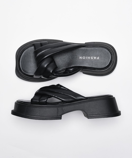 SVEC(シュベック)の「プラットフォーム チャンキー パフィーサンダル(サンダル・レディース・ホワイト/ブラック・38/40/39/37/36/35)」の5枚目の写真