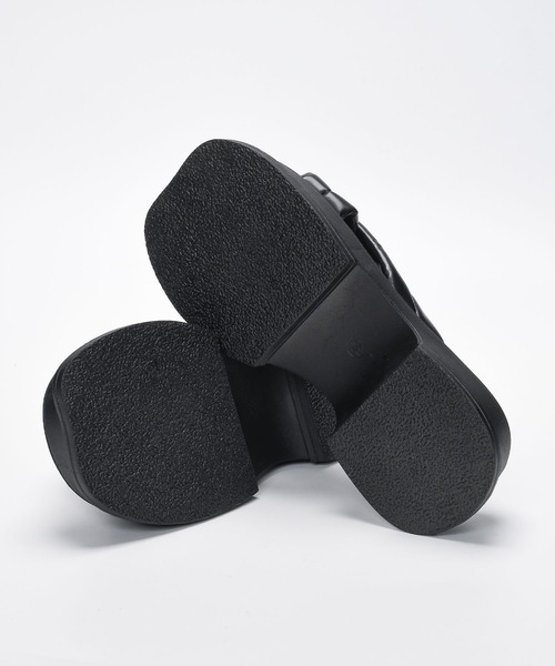 SVEC(シュベック)の「プラットフォーム チャンキー パフィーサンダル(サンダル・レディース・ホワイト/ブラック・38/40/39/37/36/35)」の6枚目の写真