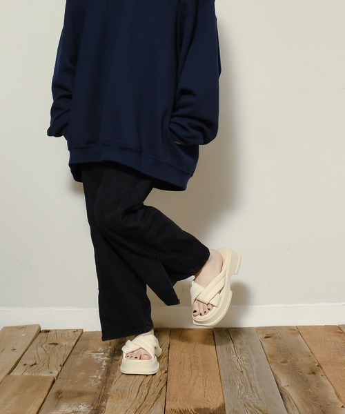 SVEC(シュベック)の「プラットフォーム チャンキー パフィーサンダル(サンダル・レディース・ホワイト/ブラック・38/40/39/37/36/35)」の22枚目の写真