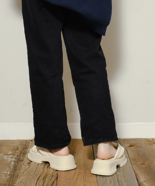 SVEC(シュベック)の「プラットフォーム チャンキー パフィーサンダル(サンダル・レディース・ホワイト/ブラック・38/40/39/37/36/35)」の19枚目の写真