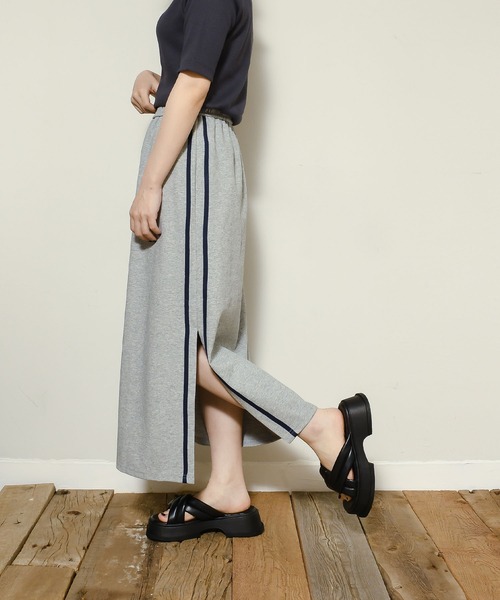 SVEC(シュベック)の「プラットフォーム チャンキー パフィーサンダル(サンダル・レディース・ホワイト/ブラック・38/40/39/37/36/35)」の14枚目の写真