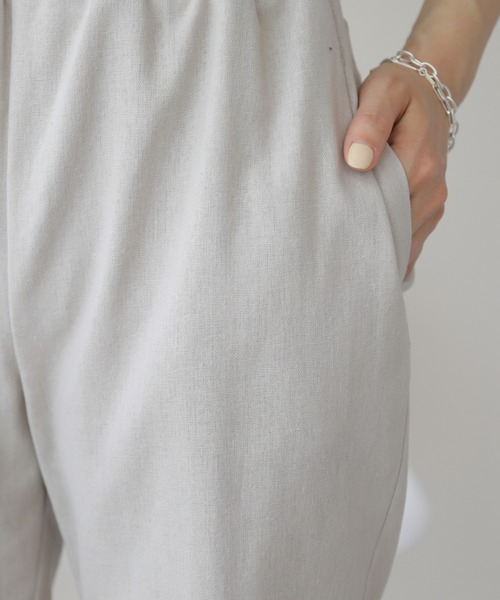 frames RAY CASSIN(フレームスレイカズン)の「WEB限定 リネンブレンド裾スリットジョガーパンツ セットアップ着用可(その他パンツ・レディース・ブラック/グレイッシュベージュ・FREE)」の21枚目の写真