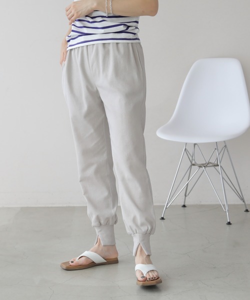 frames RAY CASSIN(フレームスレイカズン)の「WEB限定 リネンブレンド裾スリットジョガーパンツ セットアップ着用可(その他パンツ・レディース・ブラック/グレイッシュベージュ・FREE)」の18枚目の写真