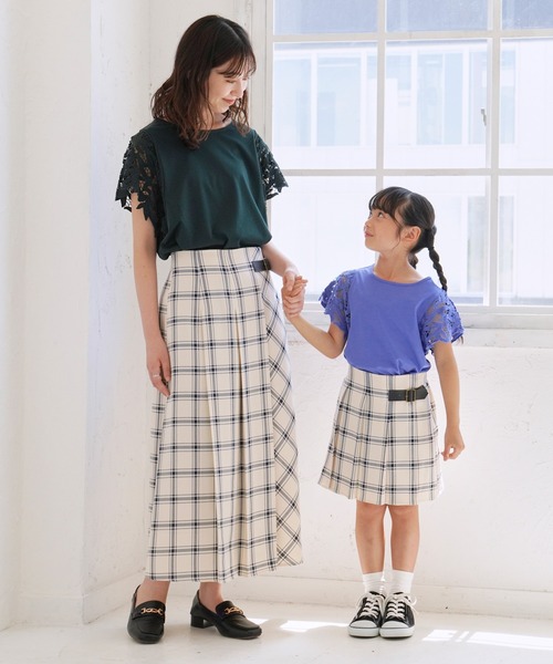 ROPE' PICNIC（ロペピクニック）の「【KIDS】リンクコーデ/袖レースカットトップス（Tシャツ/カットソー・キッズ・ブルー/ブラック/ホワイト・110/120/130/140/150）」の4枚目の写真