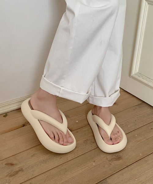 EPICKS（エピックス）の「ＥＶＡ軽量ビーチサンダル（サンダル・レディース・ブラック/アイボリー・36/38）」の2枚目の写真