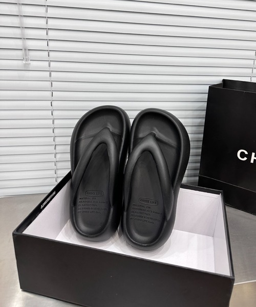 EPICKS（エピックス）の「ＥＶＡ軽量ビーチサンダル（サンダル・レディース・ブラック/アイボリー・36/38）」の6枚目の写真