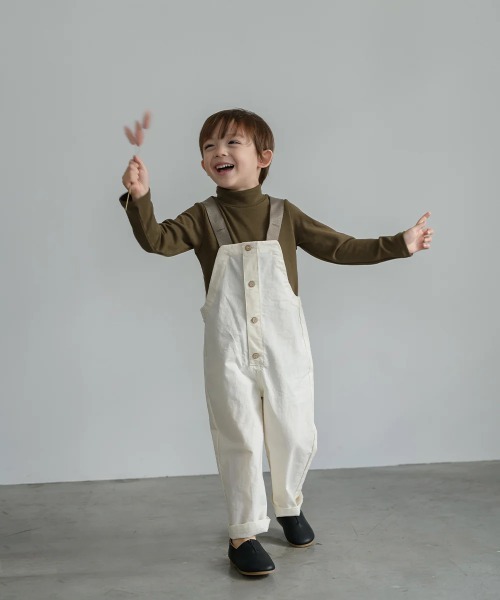 riziere(リジェール)の「コットンナチュラルオーバーオール(つなぎ/オールインワン・キッズ・ナチュラル・140/110/130/100/90/150/120)」の2枚目の写真