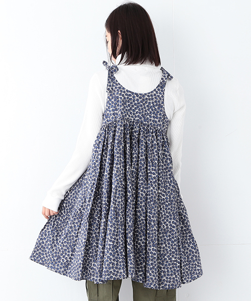 BEAMS BOY（ビームスボーイ）の「BEAMS BOY / プリント 肩リボン キャミワンピース（ワンピース・レディース・ゴールド/ネイビー・ONE SIZE）」の13枚目の写真