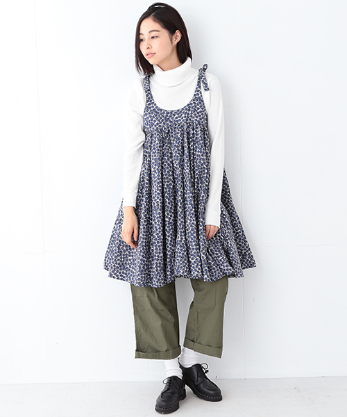 BEAMS BOY（ビームスボーイ）の「BEAMS BOY / プリント 肩リボン キャミワンピース（ワンピース・レディース・ゴールド/ネイビー・ONE SIZE）」の14枚目の写真