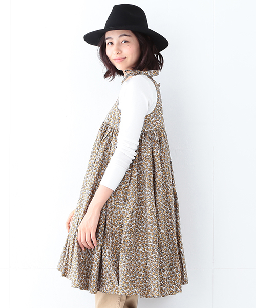 BEAMS BOY（ビームスボーイ）の「BEAMS BOY / プリント 肩リボン キャミワンピース（ワンピース・レディース・ゴールド/ネイビー・ONE SIZE）」の15枚目の写真