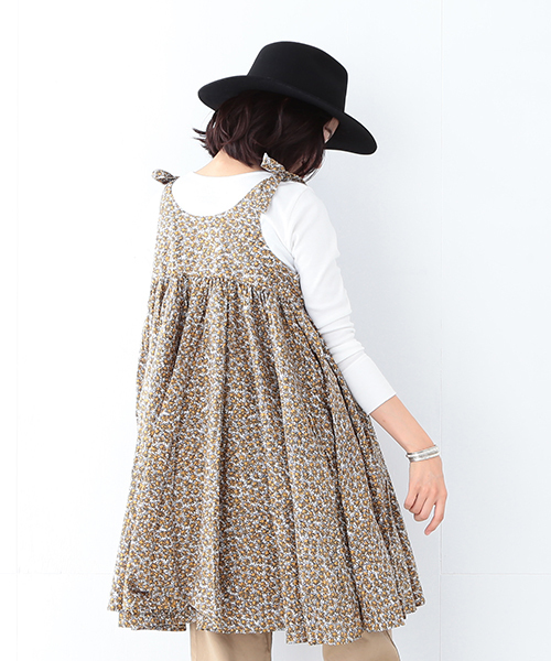 BEAMS BOY（ビームスボーイ）の「BEAMS BOY / プリント 肩リボン キャミワンピース（ワンピース・レディース・ゴールド/ネイビー・ONE SIZE）」の16枚目の写真