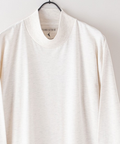 UNIIT（ユニット）の「【ZEROSTAIN/ゼロステイン】汗染みの目立たないTシャツ　ハイネック　ロンT　 撥水　防汚　UVカット　紫外線対策（Tシャツ/カットソー・メンズ・ブラック/オフホワイト/チャコールグレー/ホワイト・MEDIUM/LARGE/X-LARGE）」の2枚目の写真