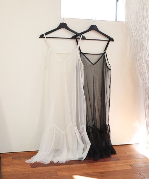 ULEULA(ウルア)の「チュールロングキャミワンピース(ワンピース・レディース・アイボリー/ブラック・FREE)」の9枚目の写真