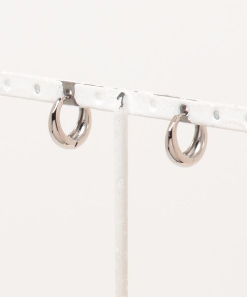 misto accessories(ミストアクセサリーズ)の「ミニフープピアス(ピアス(両耳用)・レディース・シルバー・S)」の8枚目の写真