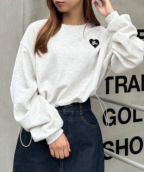 INGNI(イング)の「胸ワッペンハートロゴスウェットプルオーバー(スウェット・レディース・アイボリー/グレー/オートミール/ブラック・M)」の4枚目の写真
