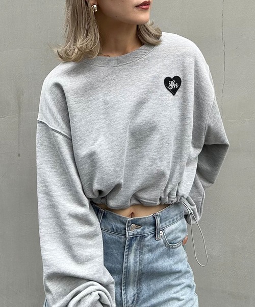INGNI(イング)の「胸ワッペンハートロゴスウェットプルオーバー(スウェット・レディース・アイボリー/グレー/オートミール/ブラック・M)」の1枚目の写真