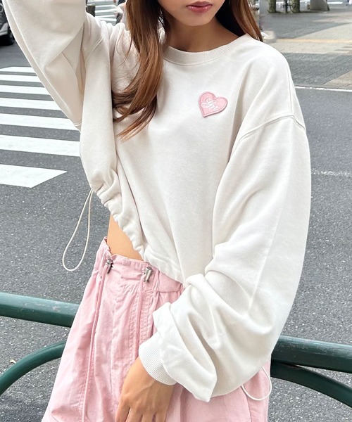 INGNI(イング)の「胸ワッペンハートロゴスウェットプルオーバー(スウェット・レディース・アイボリー/グレー/オートミール/ブラック・M)」の2枚目の写真