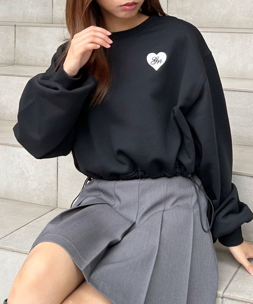 INGNI(イング)の「胸ワッペンハートロゴスウェットプルオーバー(スウェット・レディース・アイボリー/グレー/オートミール/ブラック・M)」の3枚目の写真