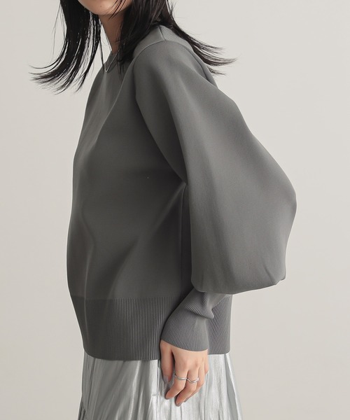 for/c（フォーシー）の「[新色追加]ロングリブボリューム袖ニットプルオーバー【サスティナブル】（ニット/セーター・レディース・アイボリー/ブラック/グレー/ベージュ/ネイビー/オフホワイト/ブラウン/ライトグリーン・LL/M/L）」の4枚目の写真