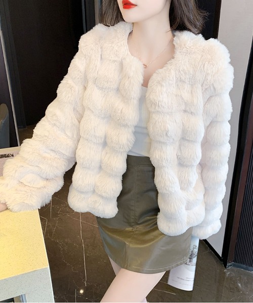 Primazel（プリマゼル）の「ノーカラーフェイクファージャケット（ノーカラージャケット・レディース・ブラック/ホワイト・M）」の2枚目の写真