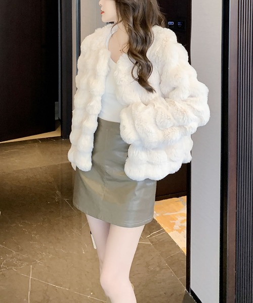 Primazel（プリマゼル）の「ノーカラーフェイクファージャケット（ノーカラージャケット・レディース・ブラック/ホワイト・M）」の3枚目の写真