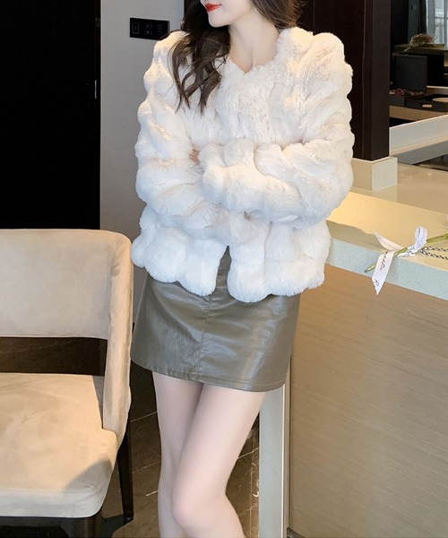 Primazel（プリマゼル）の「ノーカラーフェイクファージャケット（ノーカラージャケット・レディース・ブラック/ホワイト・M）」の7枚目の写真